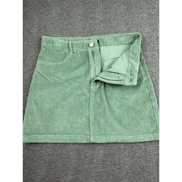 Forever 21 Green Corduroy Mini Skirt with Front and Back Pockets Size Medium - Picture 3 of 6